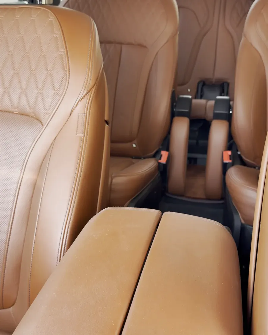 BMW X7 · black