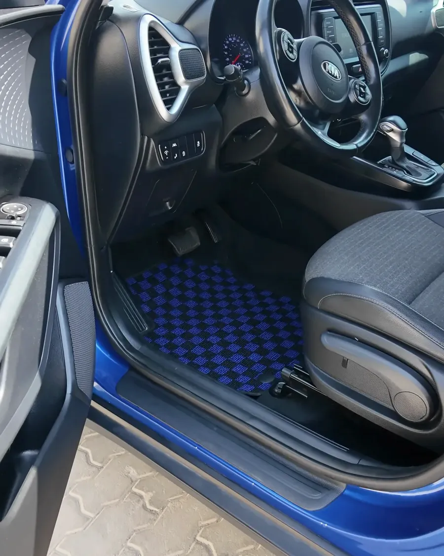 Kia Soul · blue checker EVA